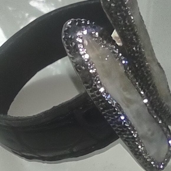 VINTAGE .925 STERLING SILVER LEATHER BAND PEARL CUFF BRACELET - Picture 14 of 14